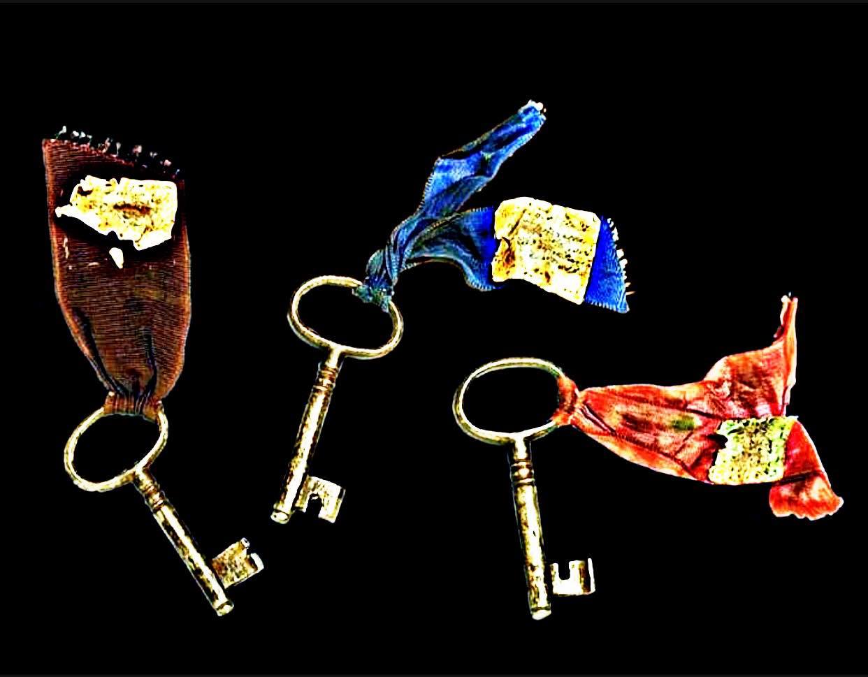 Las 3 llaves del sarcófago. En la actualidad, las tres llaves se encuentran en el Monasterio. Dichas llaves giran en diferentes sentidos que sólo las monjas catalinas conocen. Imagen: La Ruta de las Iglesias.